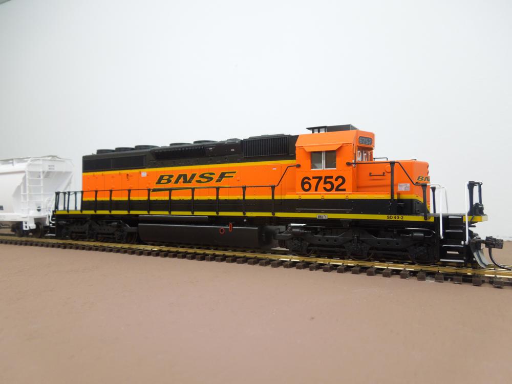 BNSF 6752 - Kato SD40-2